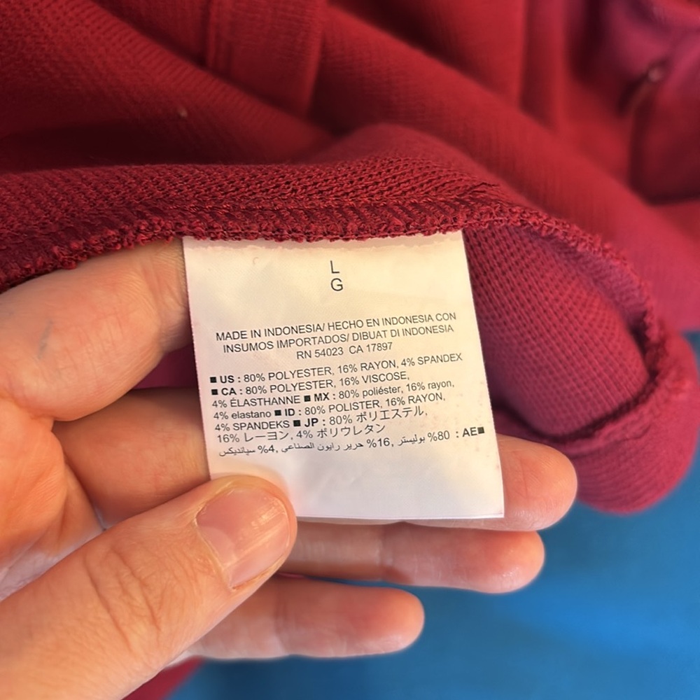 Old Navy Size L Color Red Stretchable Material Gently Worn NWOTS - Picture 4 of 4